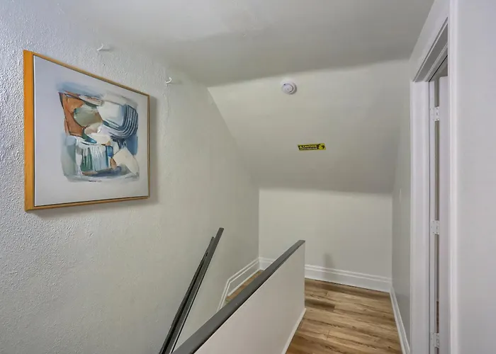 Troy Hill 2d Stylish Private Bedroom With Shared Bathroom Pittsburgh